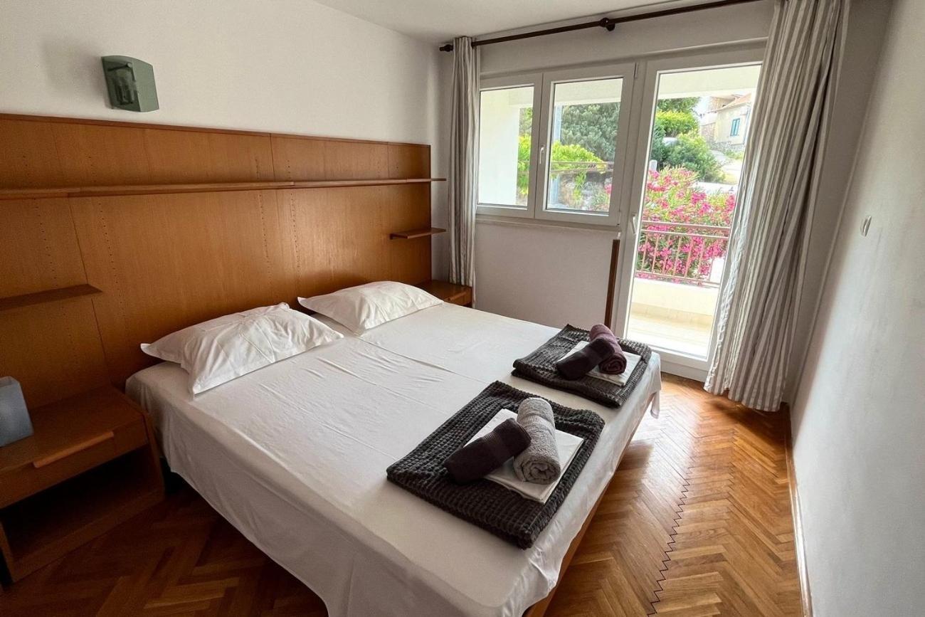 Apartments By The Sea Maslinica, Solta - 774 Grohote 외부 사진