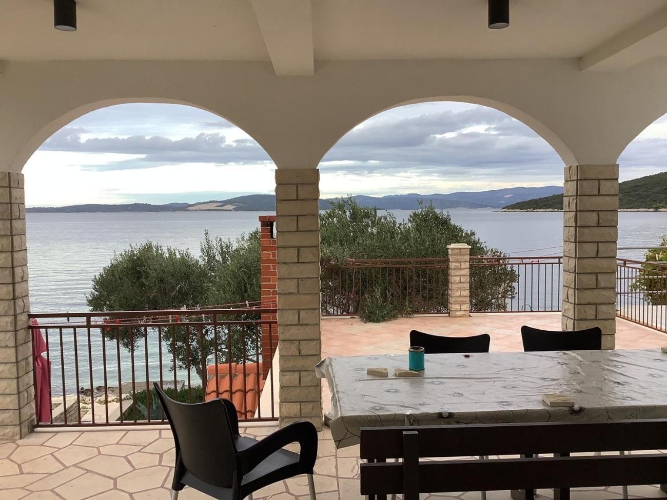Apartments By The Sea Maslinica, Solta - 774 Grohote 외부 사진